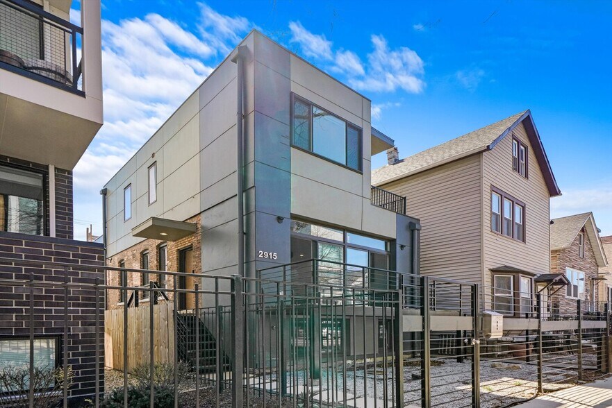 Primary Photo - 2915 W Lyndale St