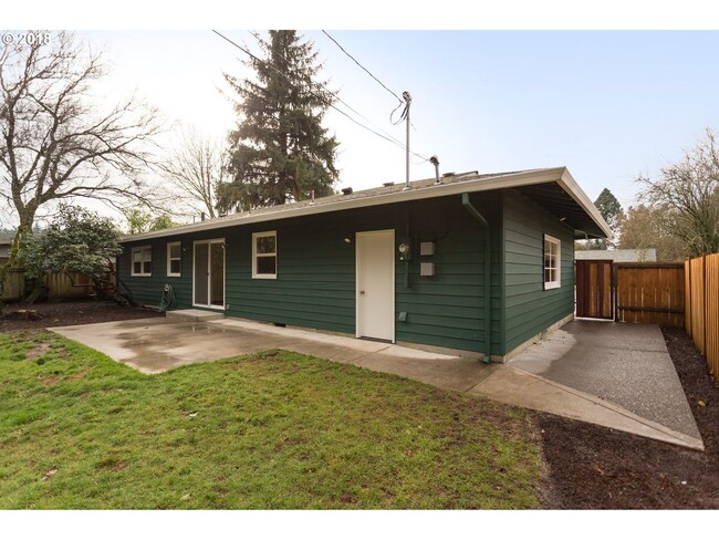 Building Photo - Cedar Hills Home on Large Lot with Fenced Backyard!!!