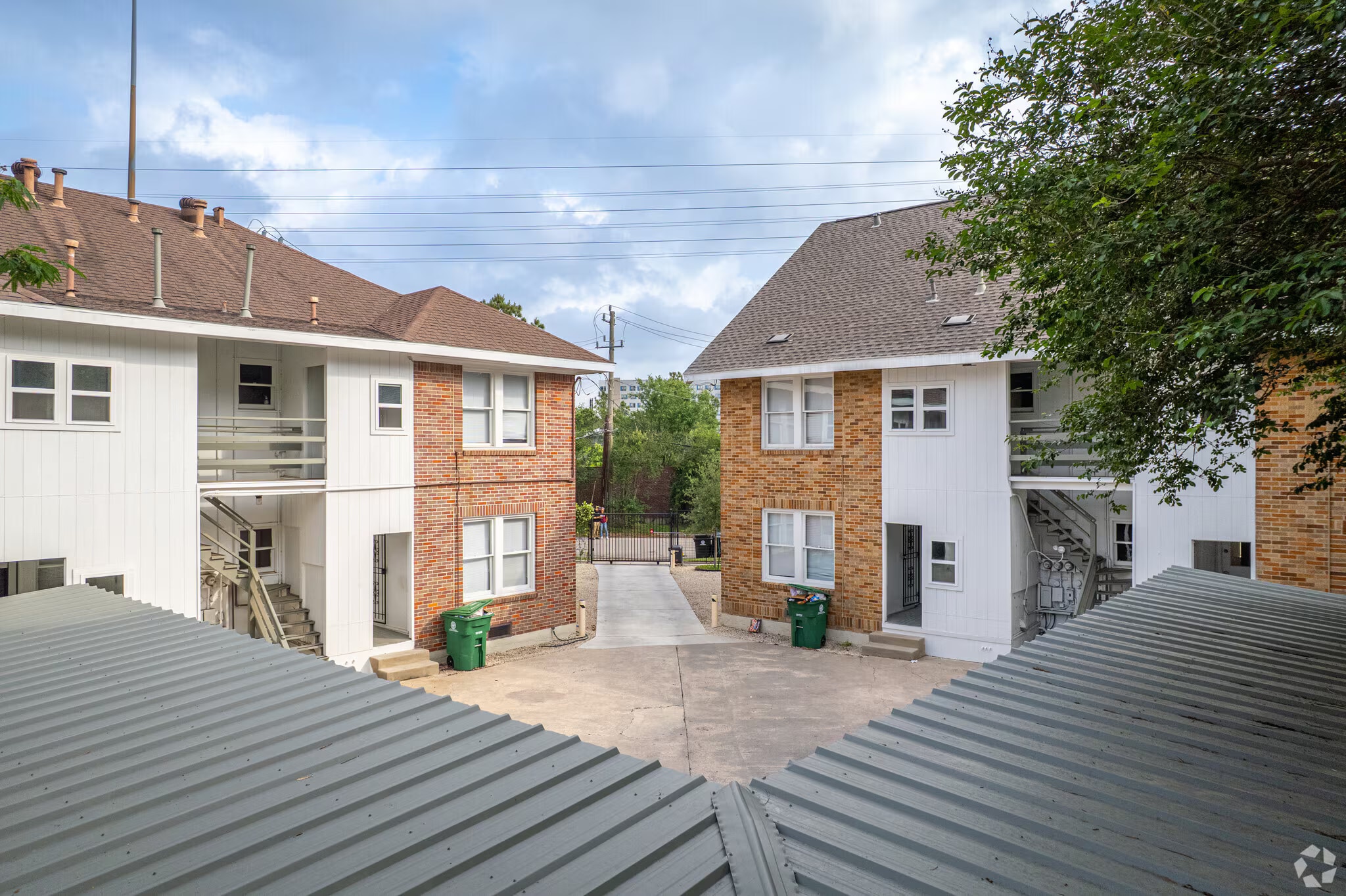 Gated Parking - 4907 Louisiana St