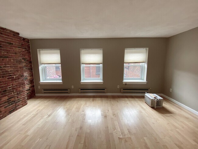 Building Photo - 258 North St