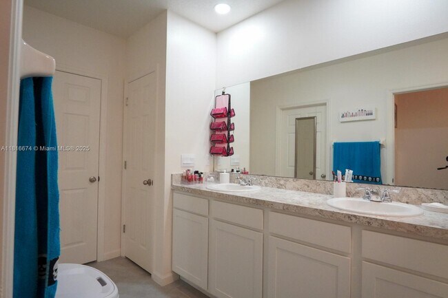 Building Photo - 10770 SW Vasari Way