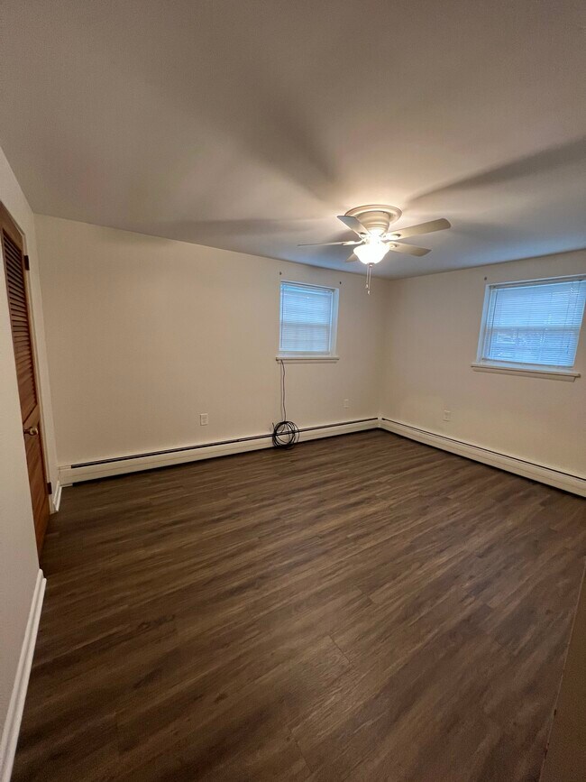 Building Photo - 1042-1044 Walnut St