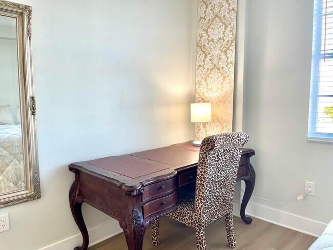 Building Photo - 616 Clearwater Park Rd