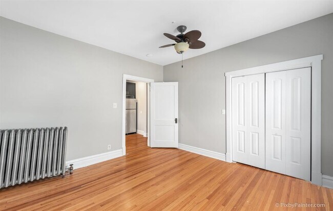 Building Photo - 643 Hinman Ave