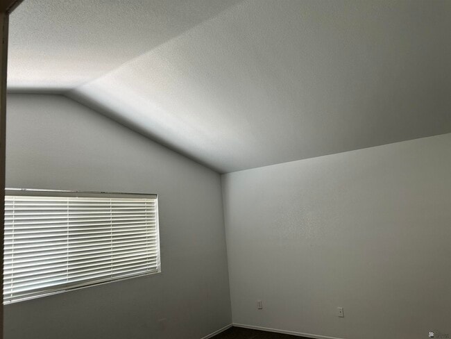 Building Photo - 10453 Av la Primera