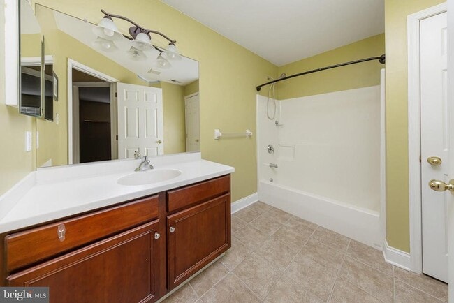 Building Photo - 27 Zion Dr