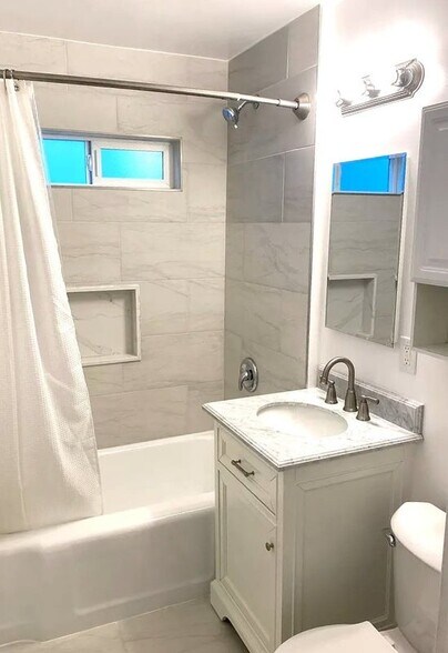 Building Photo - 1044 14th St