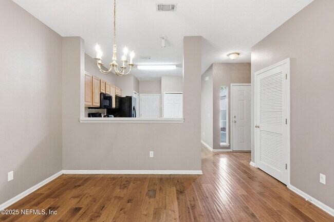 Building Photo - 216 Scrub Jay Dr