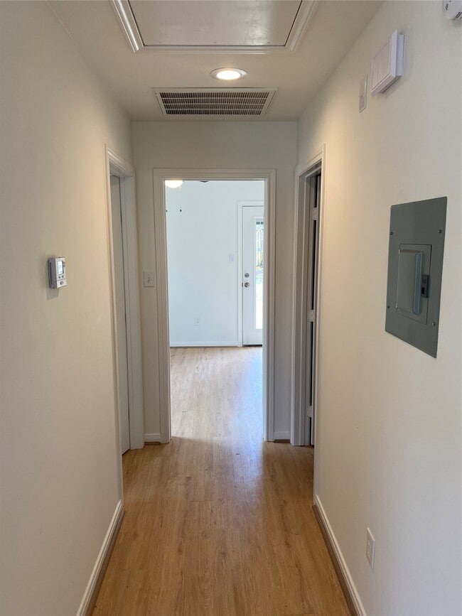 Building Photo - 3722 Putnam Dr