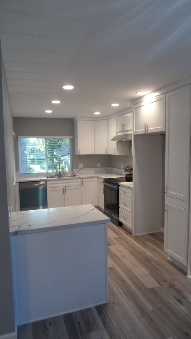 Building Photo - REMODELED 2BR; 1BA end unit condo w/ 1 car garage & 1 parking space
