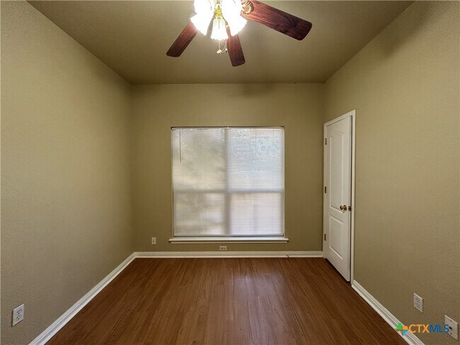 Building Photo - 3049 Pine Valley Dr