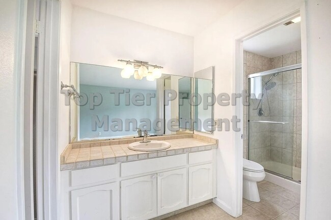 Building Photo - Beautiful & Bright 3bd 2 ba  on the Omni L...