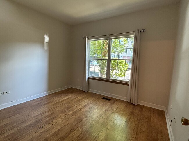 Building Photo - 3317 Stratford Ct