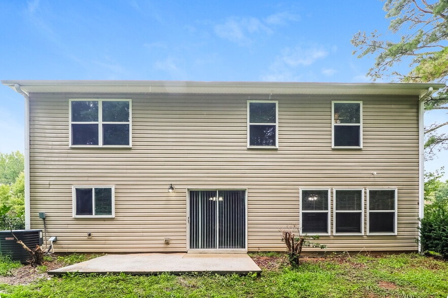 Building Photo - 130 Sugar Berry Pl