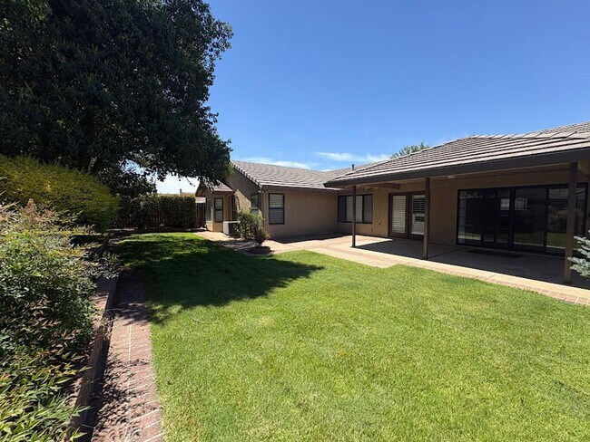 Building Photo - Spacious 4 Bedroom Home in Quiet Galt Neighborhood