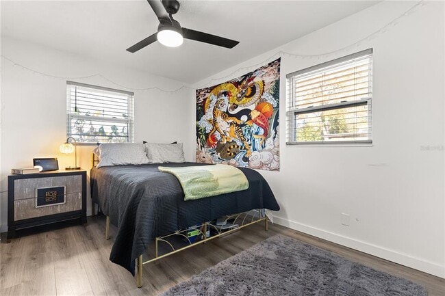 Building Photo - 5611 S Sheridan Rd