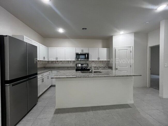 Building Photo - 19434 W Hazelwood St