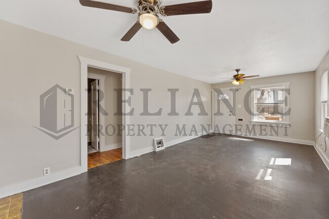 Building Photo - 1011 S Marys Dr