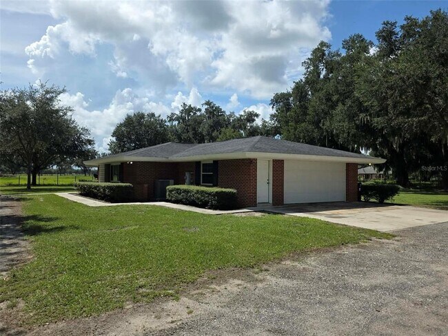 Building Photo - 25601 Laylaine Dr