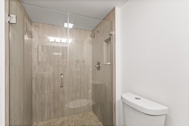 Building Photo - 16051 Blatt Blvd