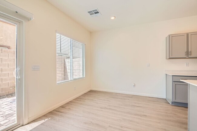 Building Photo - Spacious & Smart: Southern Highlands 4-Bed...