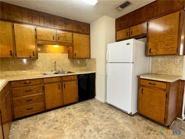 Building Photo - 2905 Persimmon Dr