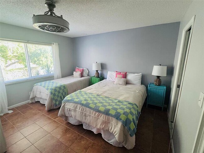 Building Photo - 207 Tropic Isle Dr