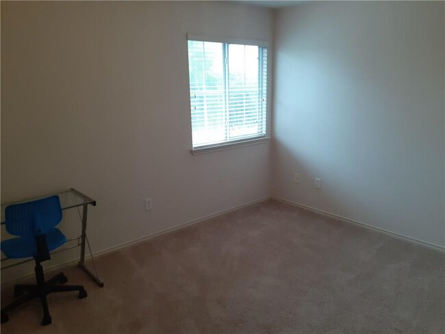 Building Photo - 3725 Castle Rock Dr