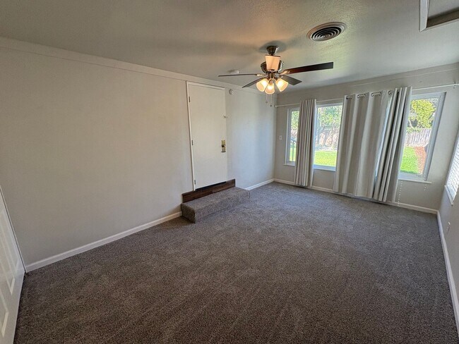 Building Photo - Charming home located in Beverly Glenn Rent Ready!