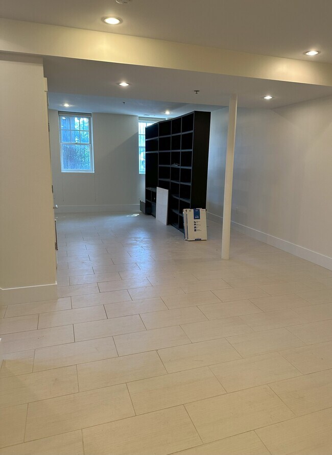 Building Photo - 4 Montague St