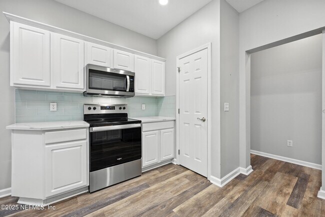 Building Photo - 4565 E Seneca Dr