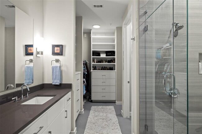 Building Photo - 5921 Hiline Rd