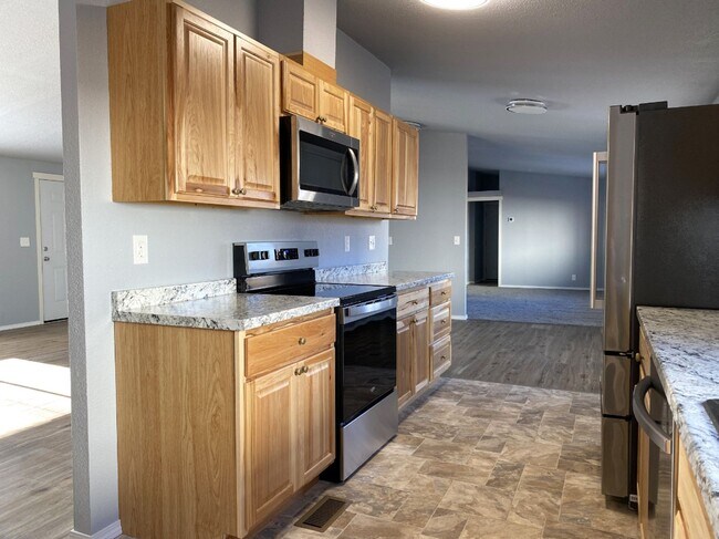 Building Photo - Freshly Updated in Dallesport