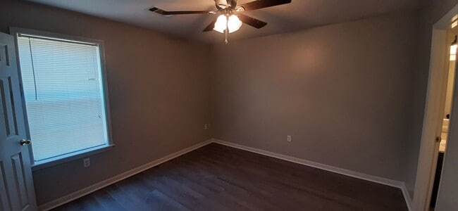 Building Photo - 119 Autumn Cove