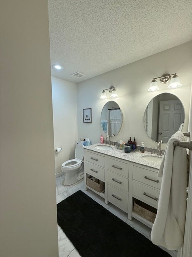 Building Photo - Spacious 4BR Home in Seven Oaks with Garage & Fenced Yard