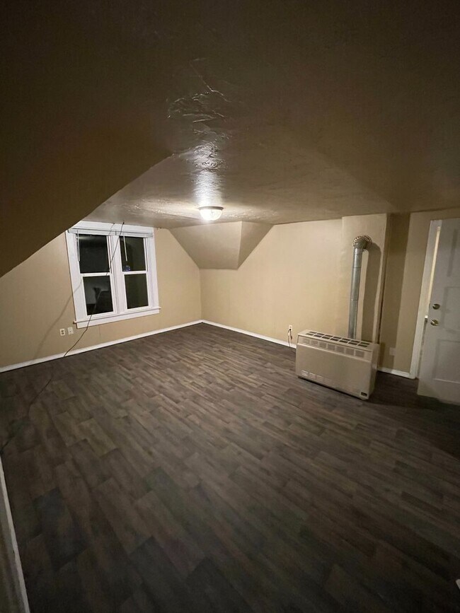 Building Photo - 841 S Oakland Ave