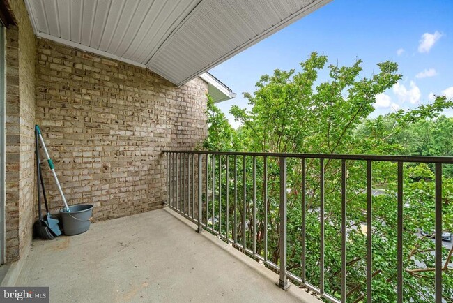 Building Photo - 7984 Audubon Ave