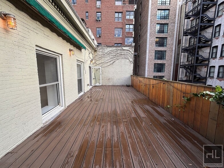 Building Photo - WEST 9 AVE