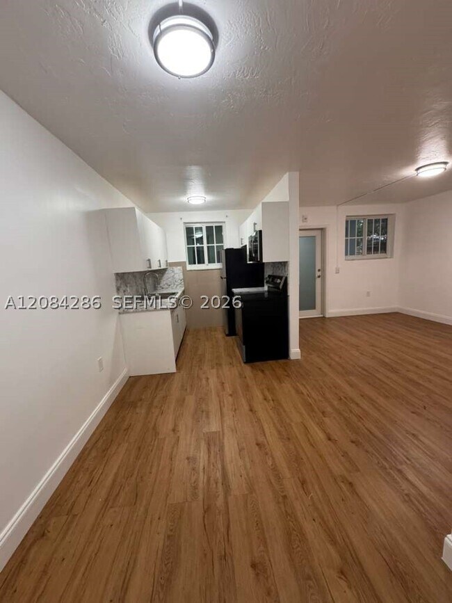Building Photo - 160 NE 55th St