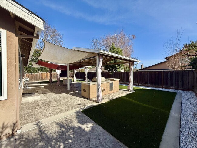 Building Photo - Quiet Cul de Sac Home in Gilroy