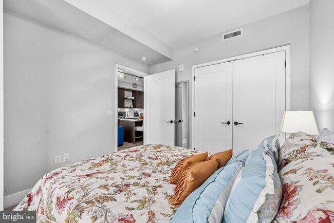 Building Photo - 1300 4th St SE