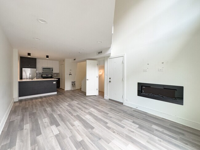 Building Photo - 949 W Grace St