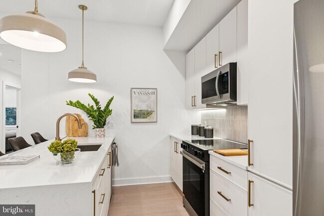 Building Photo - 30 W Allens Ln