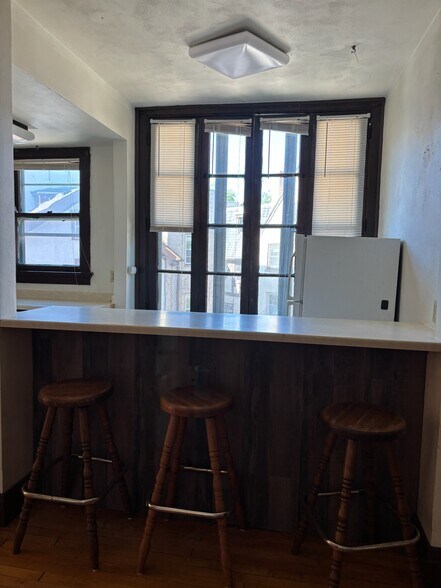 Building Photo - 612 Howard Plz