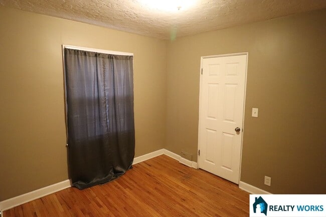 Building Photo - Enchanting Three Bed One and a Half Bath