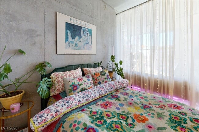 Building Photo - 353 E Bonneville Ave