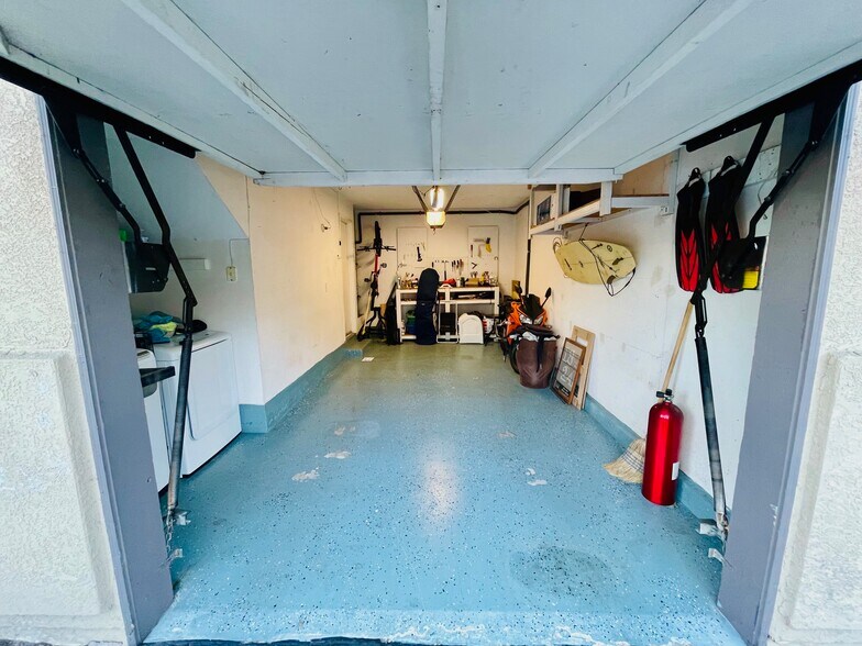 Building Photo - 40 Mesquite