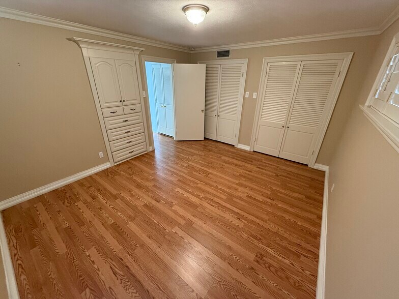 Building Photo - 8618 Baltimore Dr