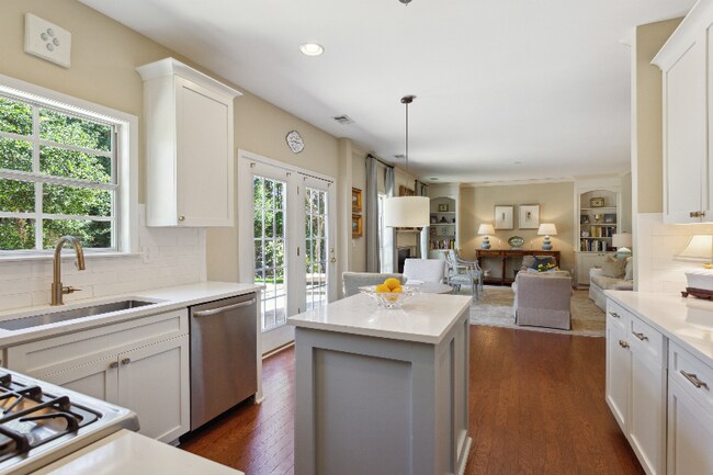 Building Photo - 4545 Chelton Ct SE