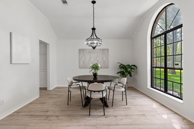 Building Photo - 10 Autumn Oaks Dr